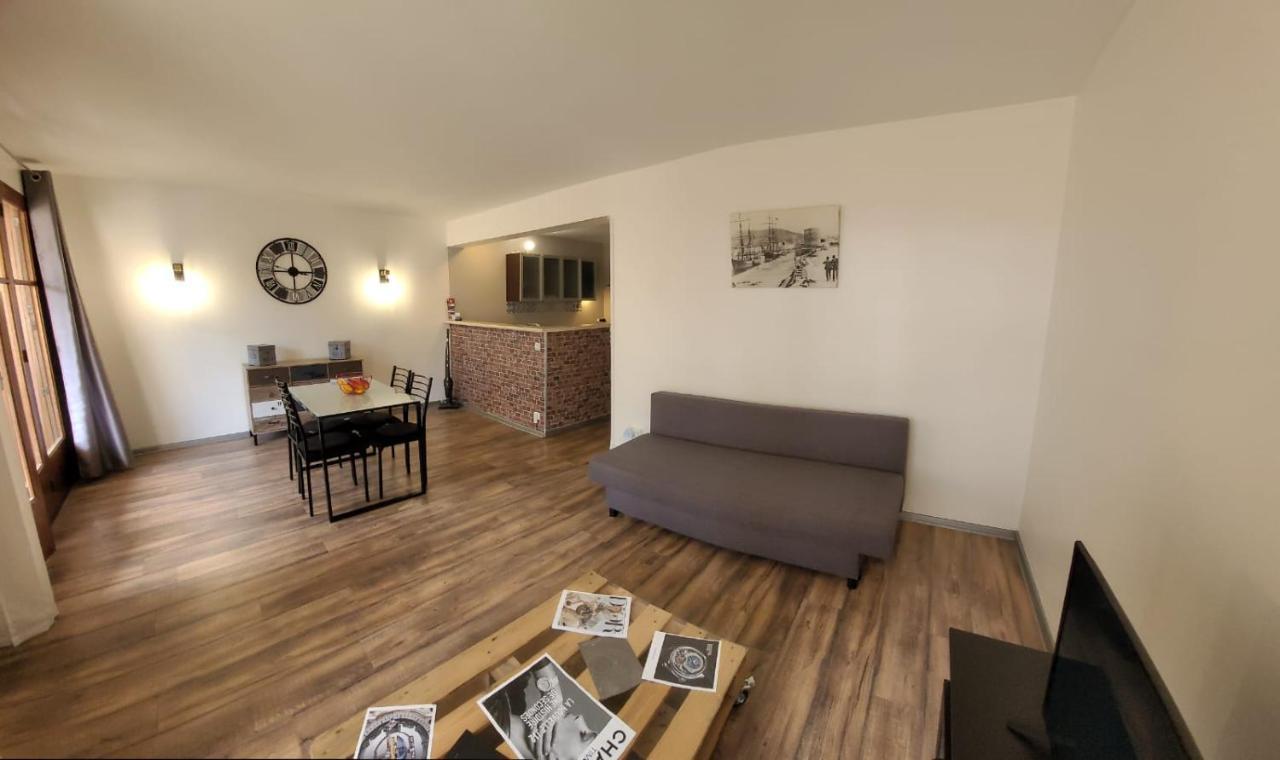 Au Calme, 200m Du Centre T2 Avec Balcon Et Parking Apartment