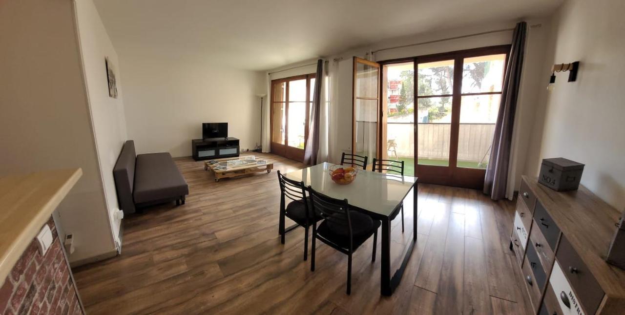 Au Calme, 200m Du Centre T2 Avec Balcon Et Parking Cassis