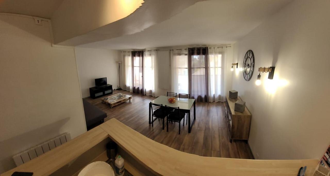 Au Calme, 200m Du Centre T2 Avec Balcon Et Parking * Cassis