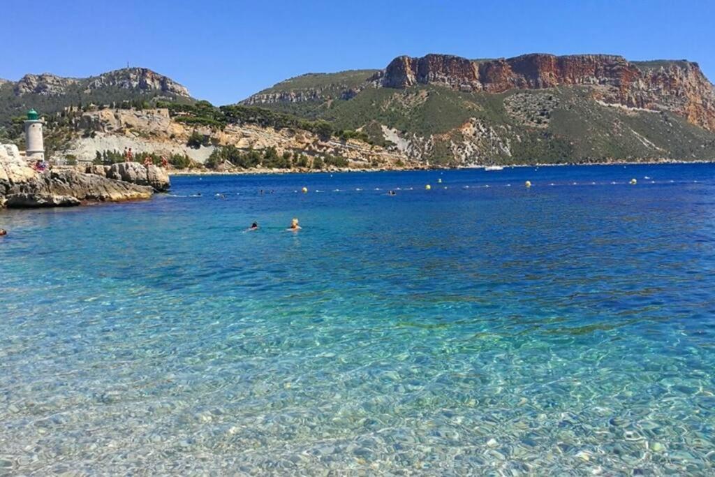 Au Calme, 200m Du Centre T2 Avec Balcon Et Parking Cassis
