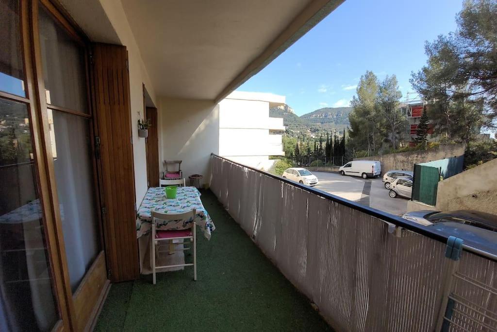 Appartement Au Calme, 200m Du Centre T2 Avec Balcon Et Parking Cassis