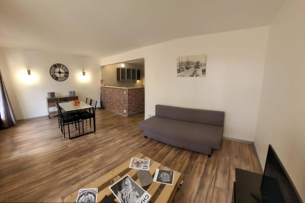 Appartement Au Calme, 200m Du Centre T2 Avec Balcon Et Parking *